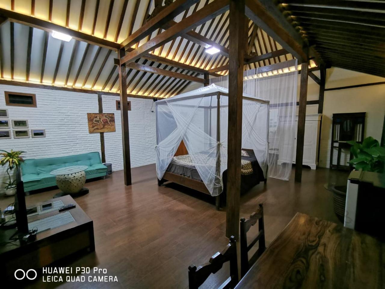 Ary'S Residence Powered By Cocotel 日惹 客房 照片