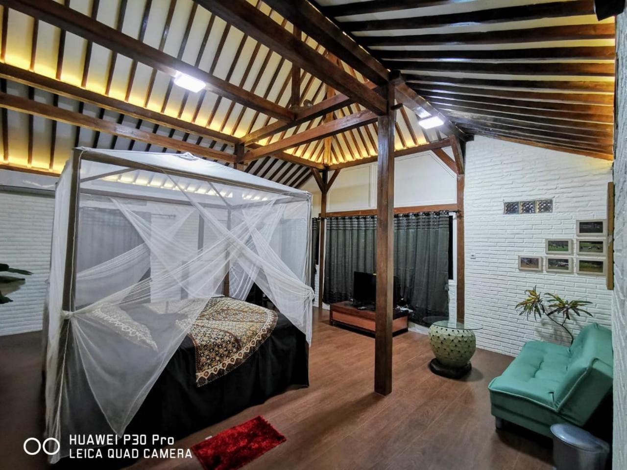 Ary'S Residence Powered By Cocotel 日惹 客房 照片